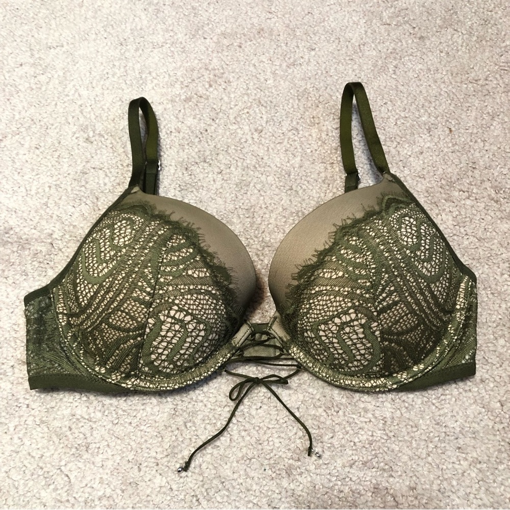 Victoria’s Secret very sexy green lace, push-up bra, size 34C